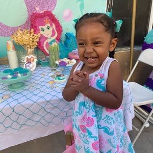 Meet your Posher, Roxanne